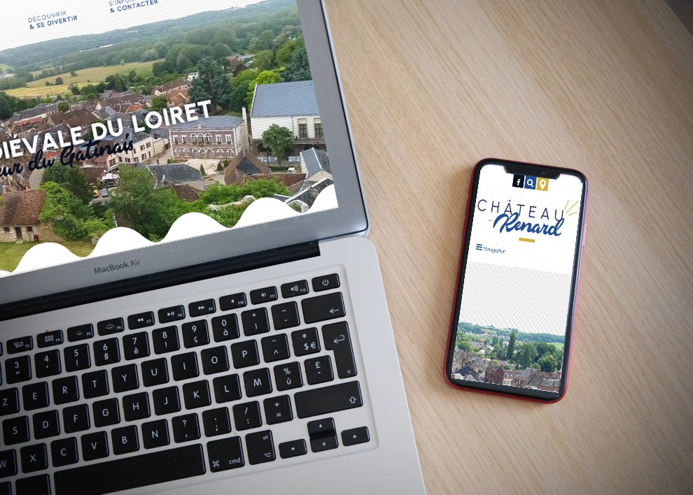 Mockup smartphone et ordinateur avec le site de la mairie de Château Renard